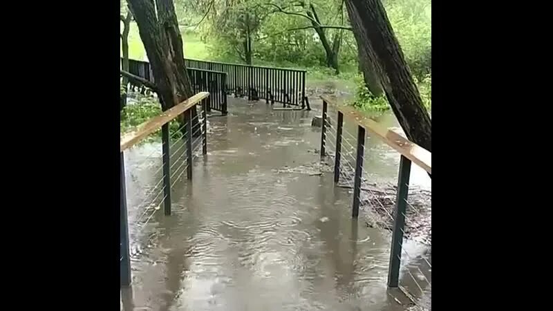 Яуза вышла из берегов сегодня. Речка лихоборка в москве. яуза наводнение. лихоборка в отрадном. яуза вышла из берегов.
