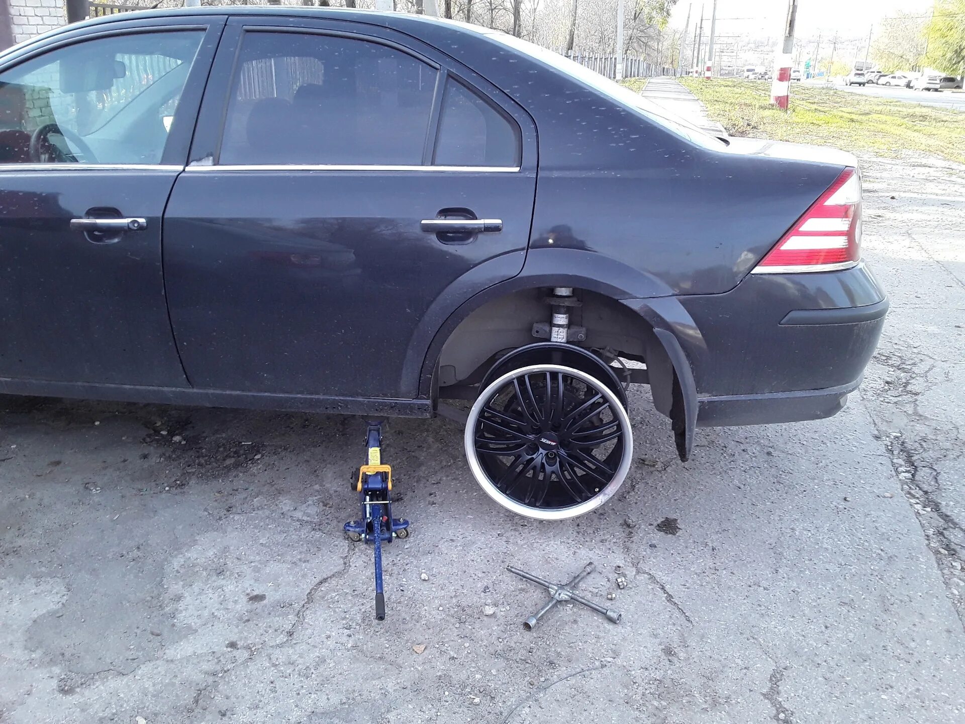 Опциональные диски для форд скорпио 1. Ford mondeo 3 разболтовка. Mondeo разболтовка. Резина форд мондео 4. Разболтовка форд мондео 4.