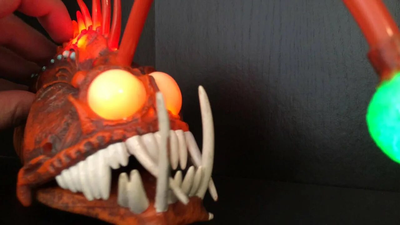 Немо разбил статуэтку. В поисках немо anglerfish. рыба из немо с фонариком. anglerfish nemo. finding nemo part 7 anglerfish.