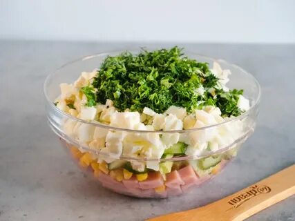 Салат с ветчиной и кукурузой