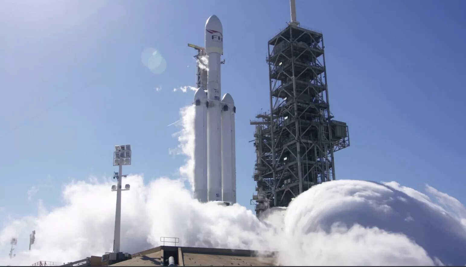 Самая мощная российская ракета. Ракета фалькон хеви. Falcon heavy europa clipper. Двигатель falcon heavy. Ракета falcon heavy.