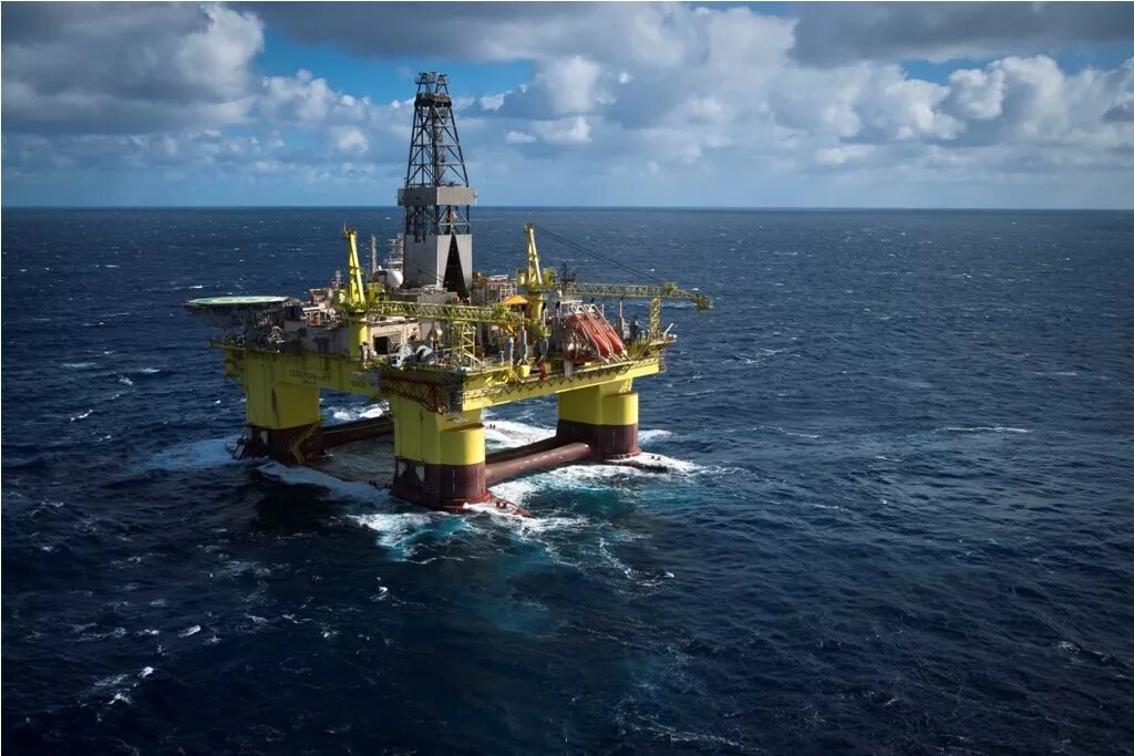 Ресурсы в море добыча. Нефтяная платформа норвегия. нефтедобыча в северном море. нефтяная вышка. нефтяные вышки в северном море.
