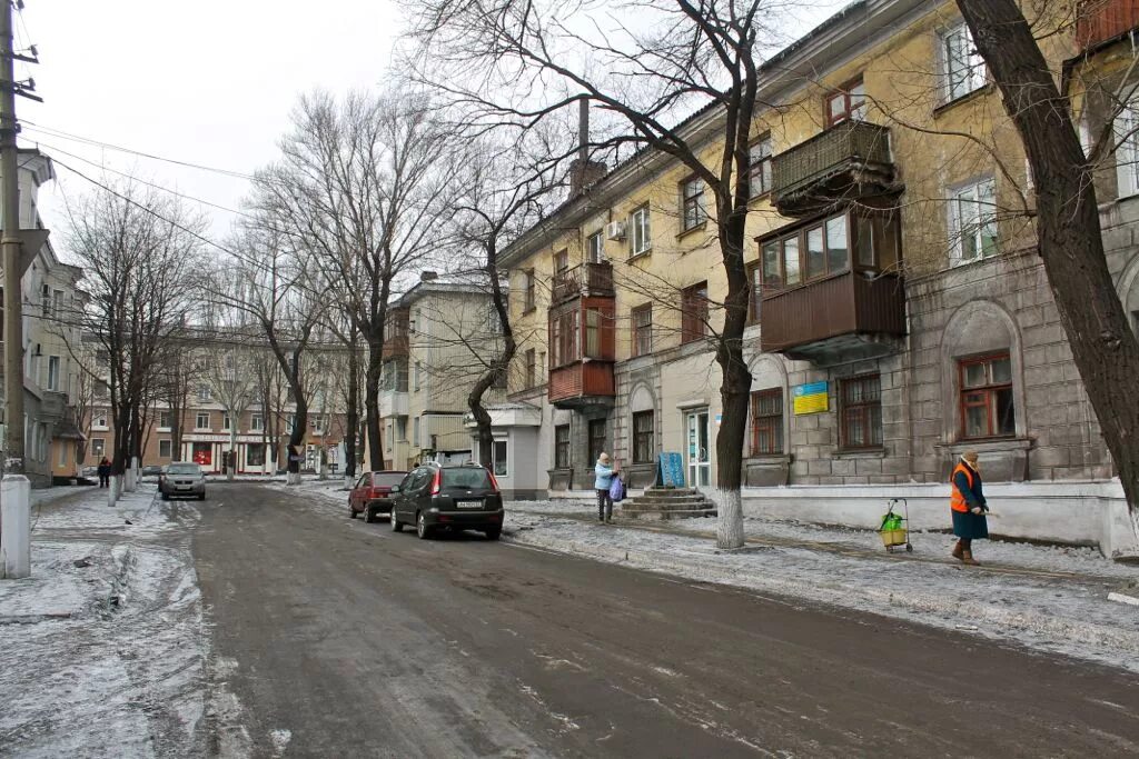 Улицы города енакиево. Проспект ленина 116 енакиево. Город енакиево улица тиунова 107. Главная улица города енакиево. Енакиево центр города.