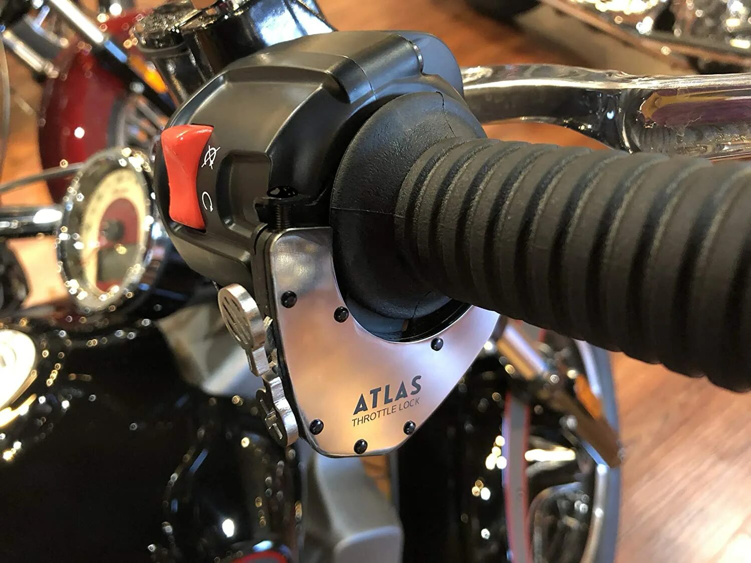 Throttle. Control throttle lock.