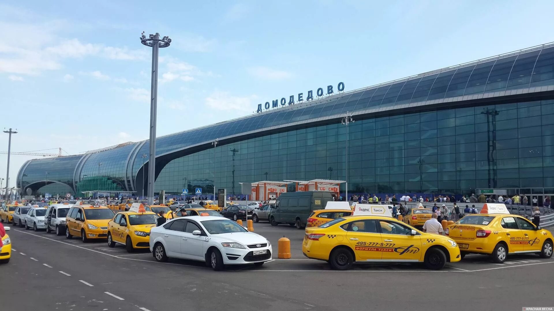Шереметьево терминал в такси. Стоянка такси шереметьево. Такси в аэропорт шереметьево. Парковка шереметьево. Шереметьево терминал b такси.