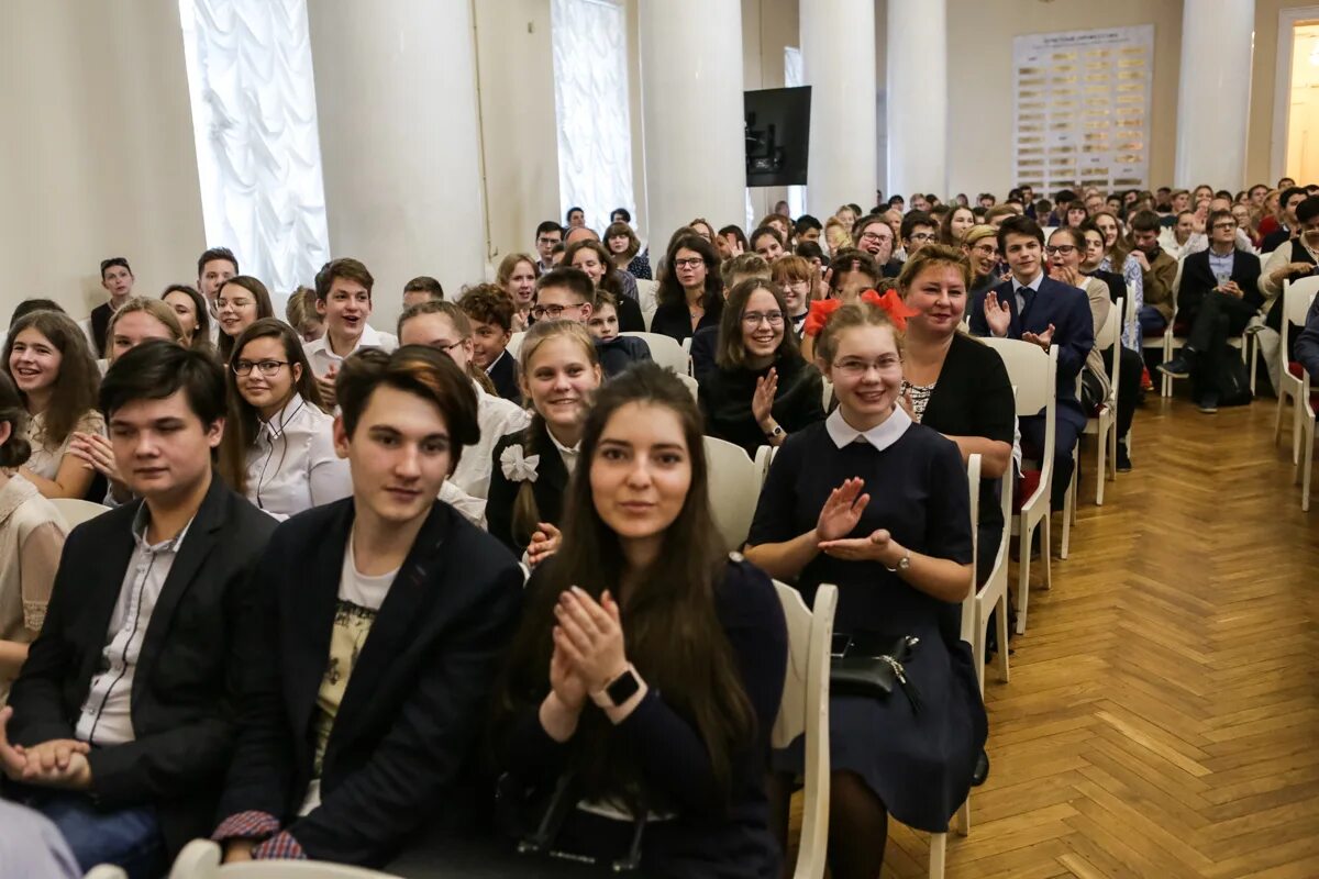 Гимназия Фаддеева СПБГУ. АГ СПБГУ Петергоф. Академическая гимназия им. д. к. Фаддеева СПБГУ '01.