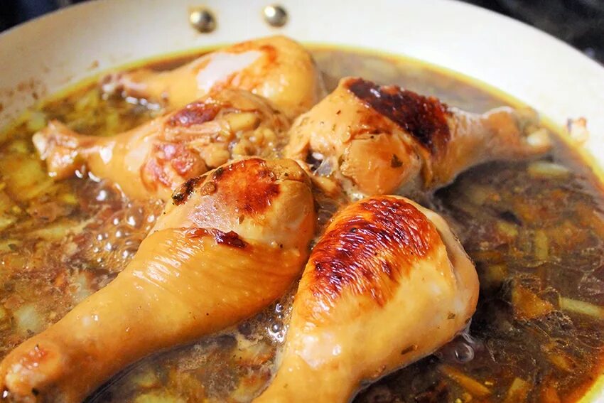 Как вкусно приготовить куриные голени на сковороде. Куриные ножки на сковороде. голени на сковороде. куриные голени на сковороде. вкусные куриные ножки на сковороде.