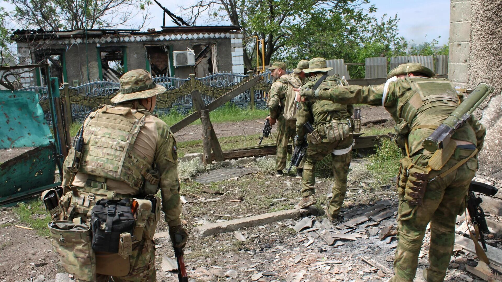 Спецназ на Донбассе. Военные России. Бойцы спец операции на Украине. Боец спецназа.