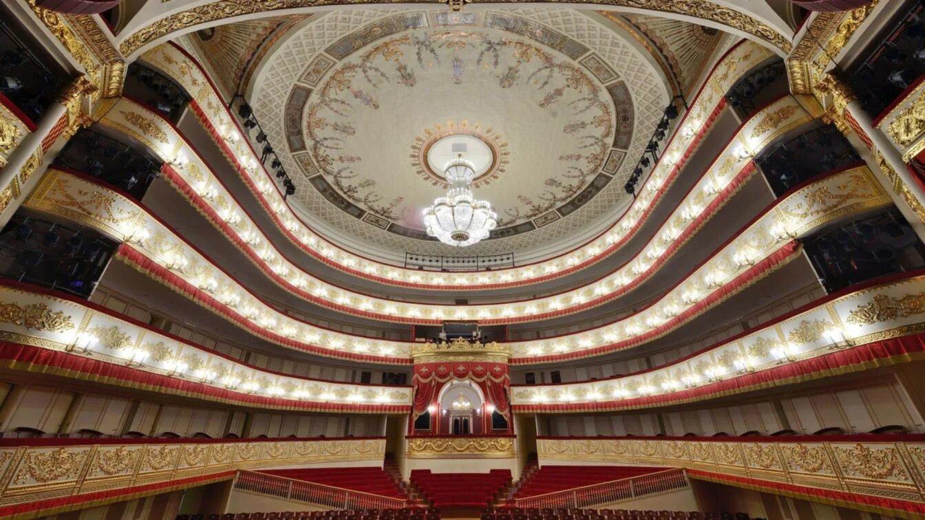 Партер амфитеатр бельэтаж расположение. Ложи по бокам партера. Ложи по бокам партера. Юсуповский дворец в санкт-петербурге. Михайловский театр санкт-петербург царская ложа.