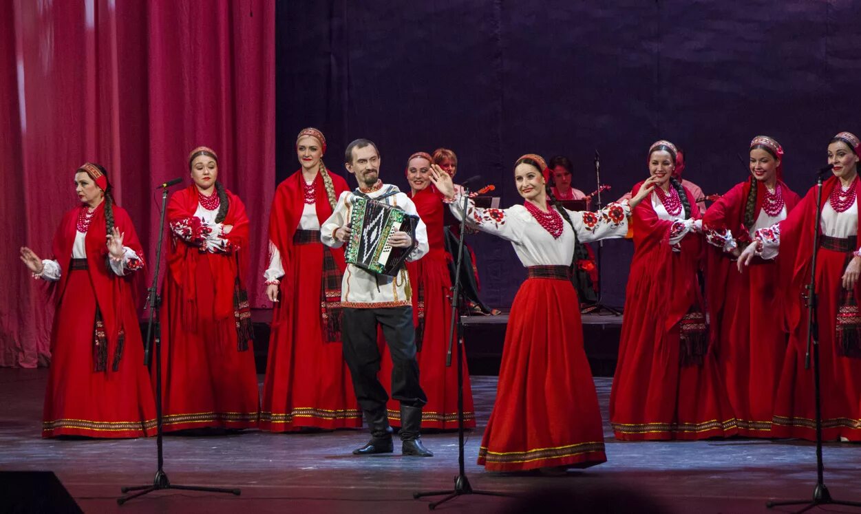 Русский хор пятницкого. Народный хор песни слушать. Русский народный хор. Волжский народный хор. Народный хор песни слушать.