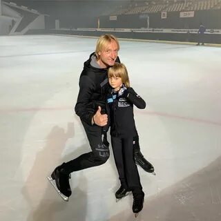 Сколько лет плющенко