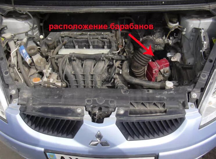 Масло mitsubishi colt. Mitsubishi Colt под капотом. Mitsubishi Colt 2003 номер двигателя. Митсубиси Кольт 1.5 2007 мотор. Митсубиси Кольт 2007 1.3 ДВС.