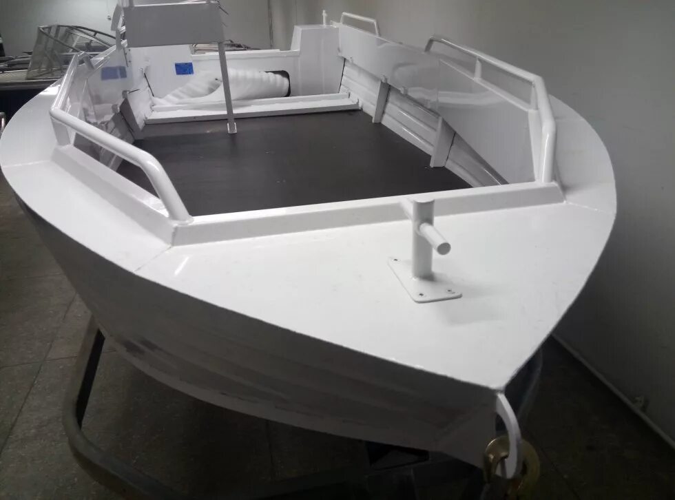 Trident 450 pro. Тент на лодку trident 450. Trident pro. Катер trident 450. Трайдент 450 фиш.