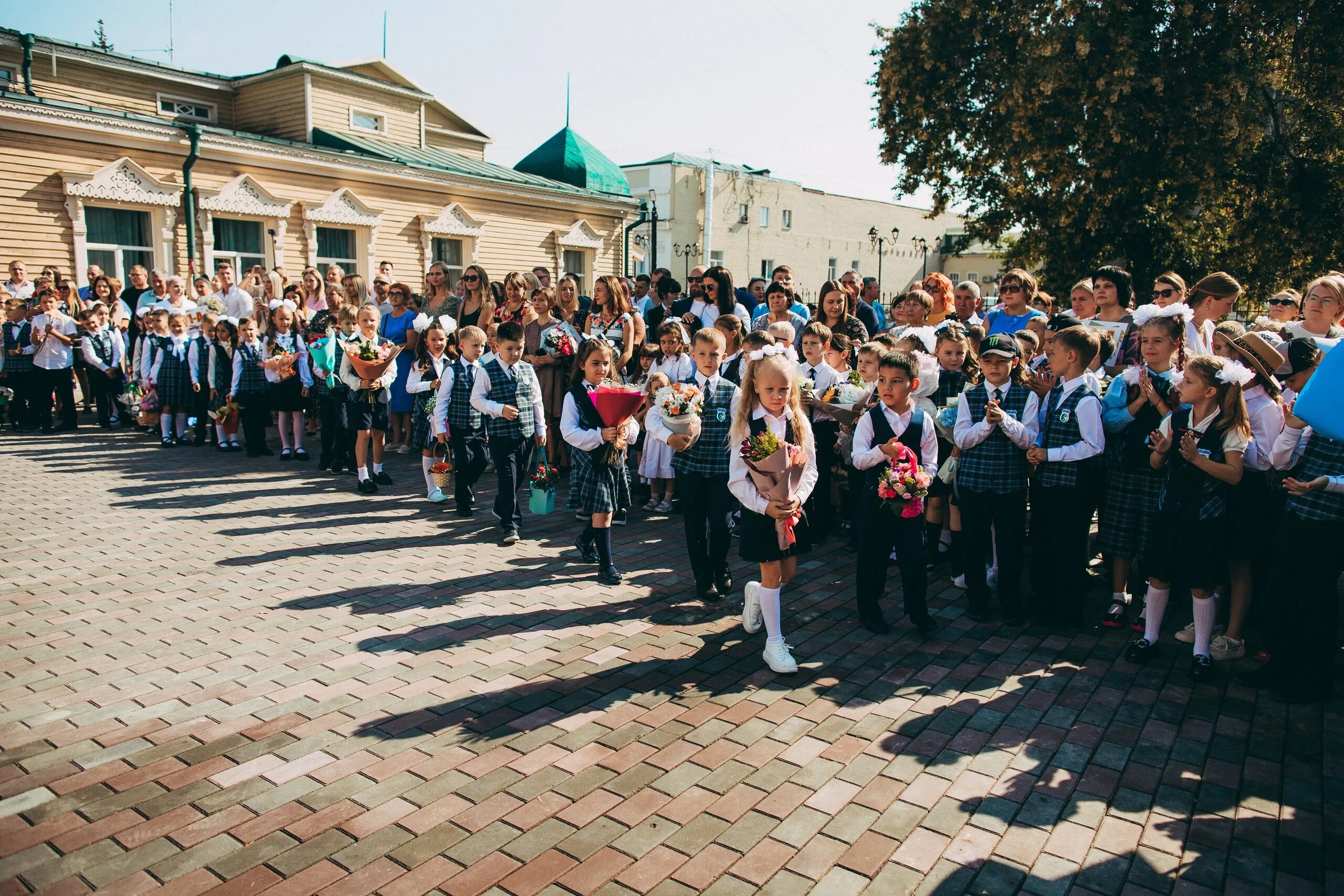 На линейке ребята