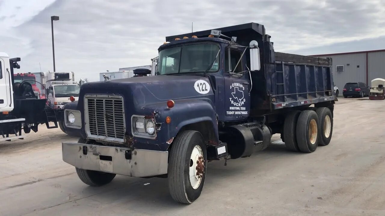 Грузовик макс. Mack 124 самосвал. Mack 40х самосвал. Mack 1981. 1989 Mack Single Axle Dump Truck.