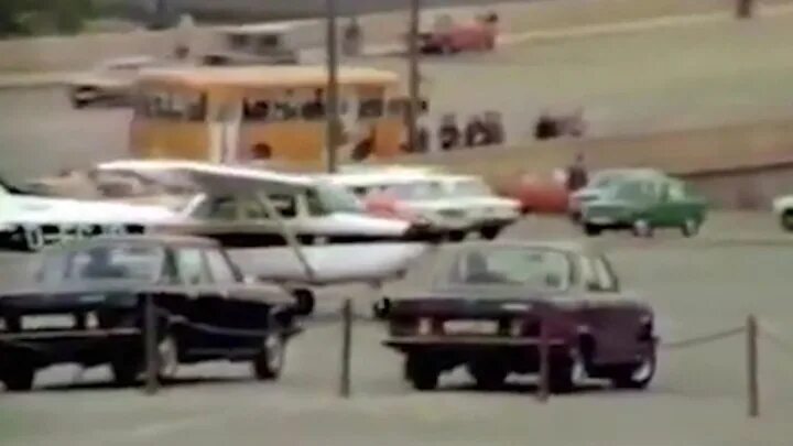 Полет Матиаса Руста в 1987 году. Американский самолет сел на красной площади. Приземлился на красной площади в 1987 году Руст. Матиас Руст приземлился на красной площади.