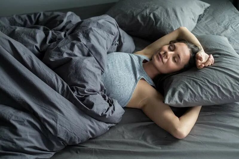 Сон стоковые фото. Про сон. In her sleep. Спящие женщины. Спящий человек.