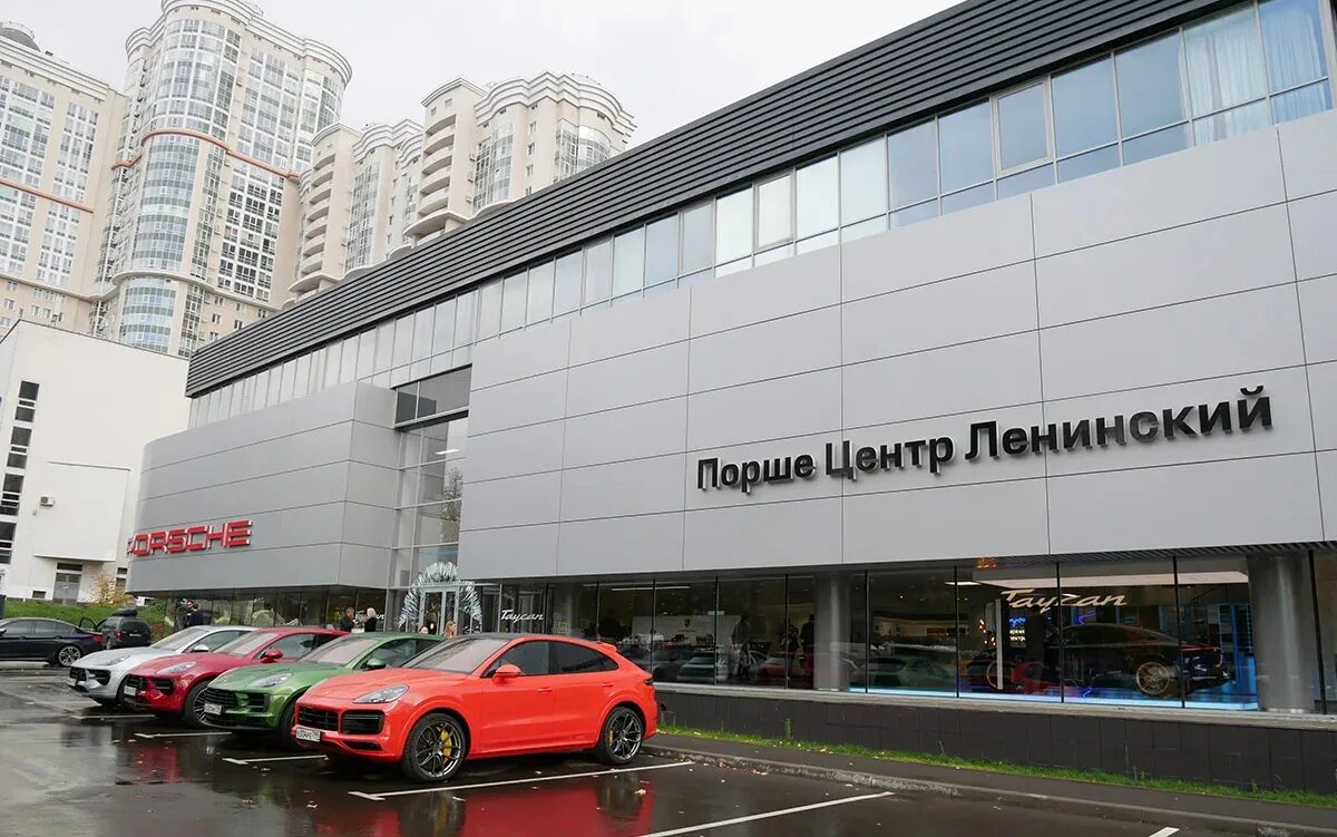 Пр д 107. Порше центр Ленинский Москва. Porsche Ленинский проспект. Порше Ленинский 107. Порше на Ленинском проспекте.