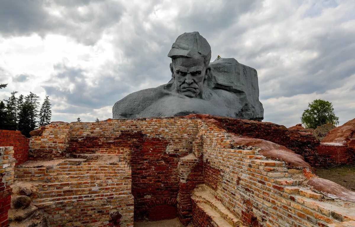 Памятник защитникам Брестской крепости. Оборона Брестской крепости. Брестская крепость 22 июня 1941. Памятник ВОВ крепость герой Брест. Брест дата