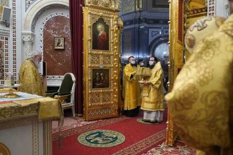 Литургия в храме спасителя