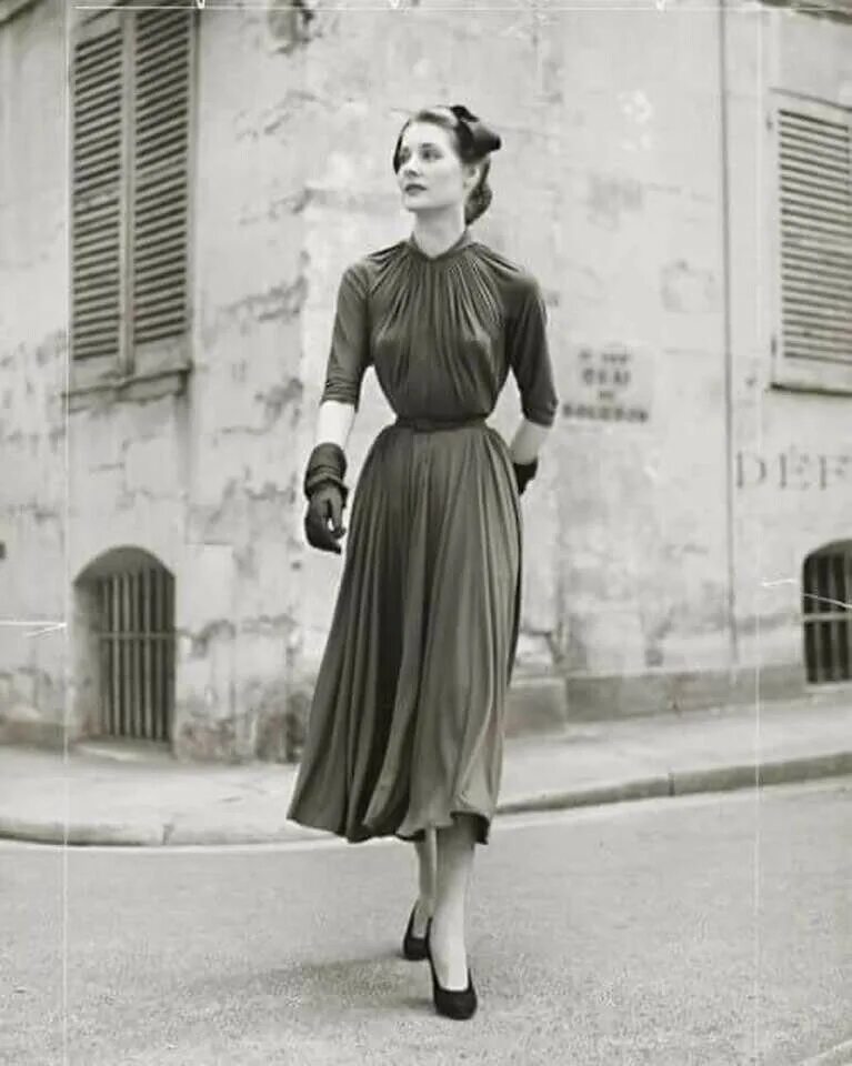 В 20 годы был стиль. Мода 40х Париж. Мода 50е годы Армения. Мода в 30 е и 40 е годы. 40е-50-е годы мода в Англии.