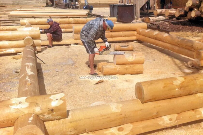 Постройки из бревна. Деревянный сруб. Приспособление для рубки срубов. Инструмент для конопата конопатка. Инструмент срубы.