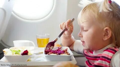 Чем кормить детей в машине