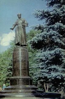 Памятник фрунзе