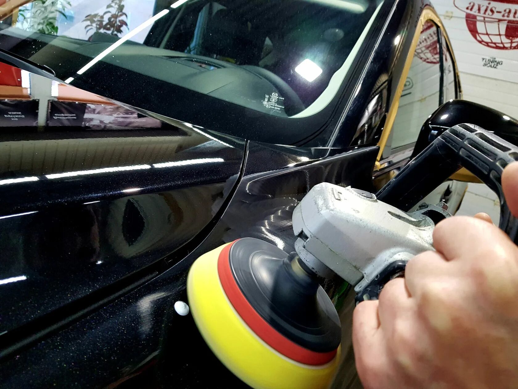 Сколько занимает полировка. Полировка авто. полировка кузова авто. шлифовка автомобиля. полировщик авто.