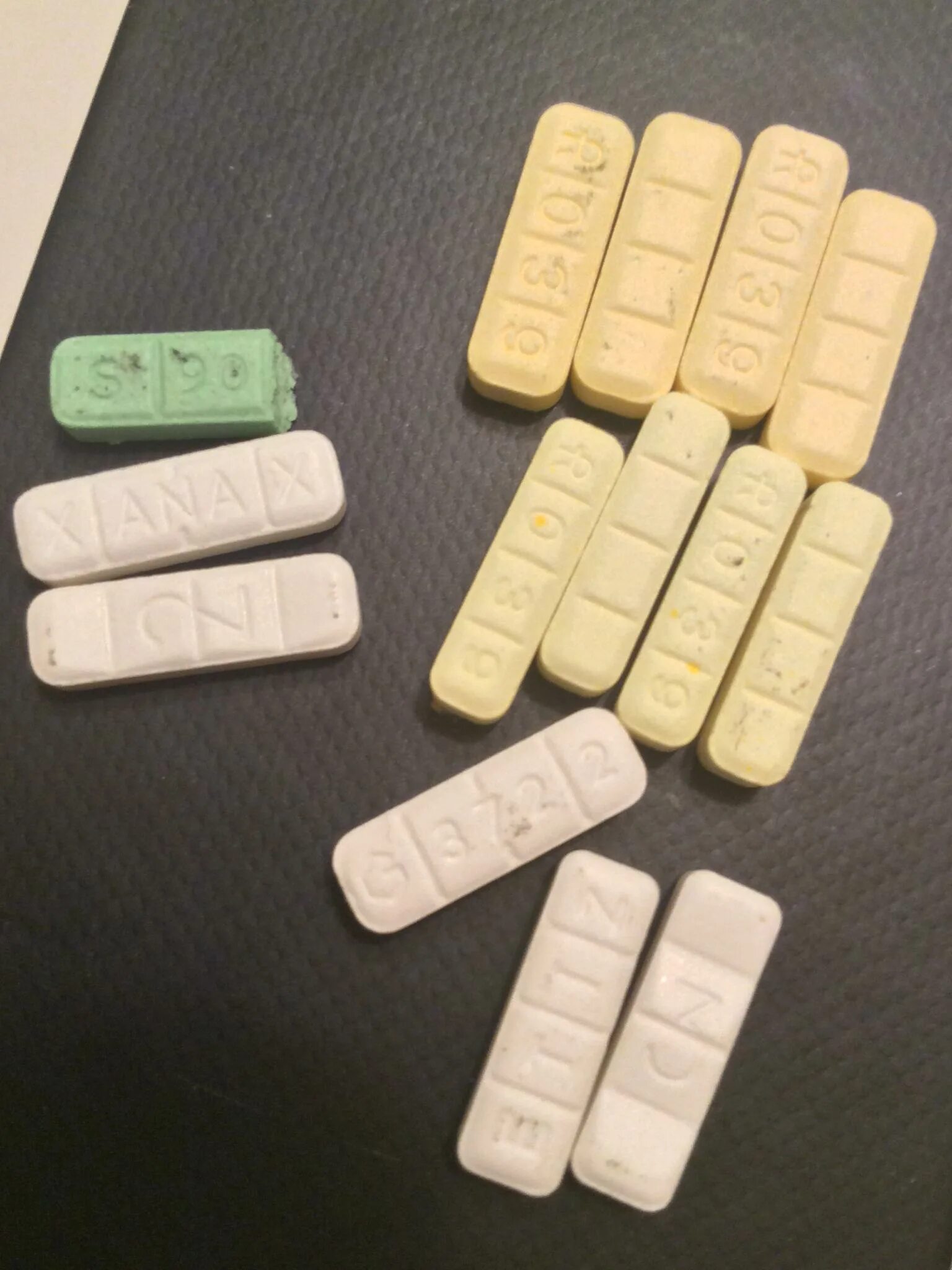 Xanax что это. Ксанакс r039 пачка. Ксанакс 2 мг. Xanax 2mg эффект. Ксанакс u94 эффект.