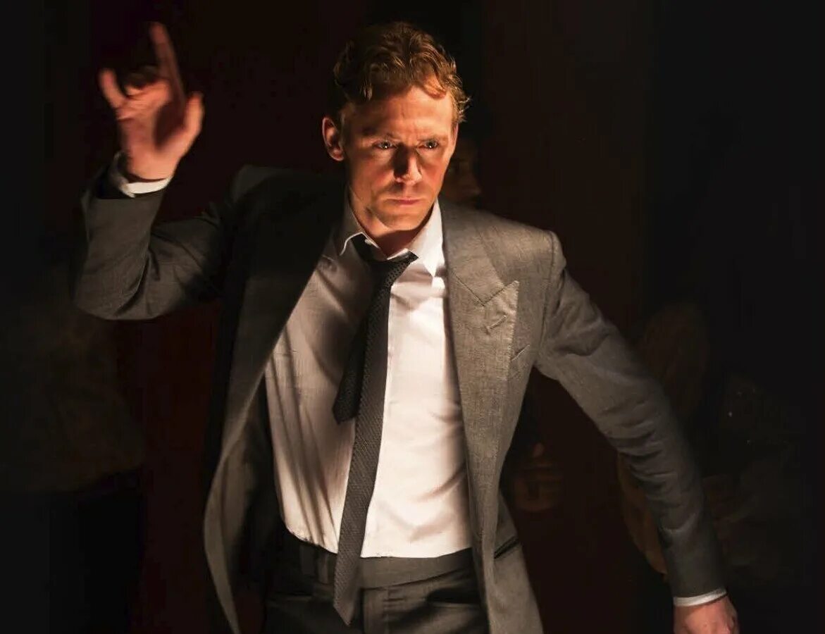 хиддлстон высотка. высотка 2015. Tom hiddleston высотка. сиенна миллер высотка. том хиддлстон высотка.