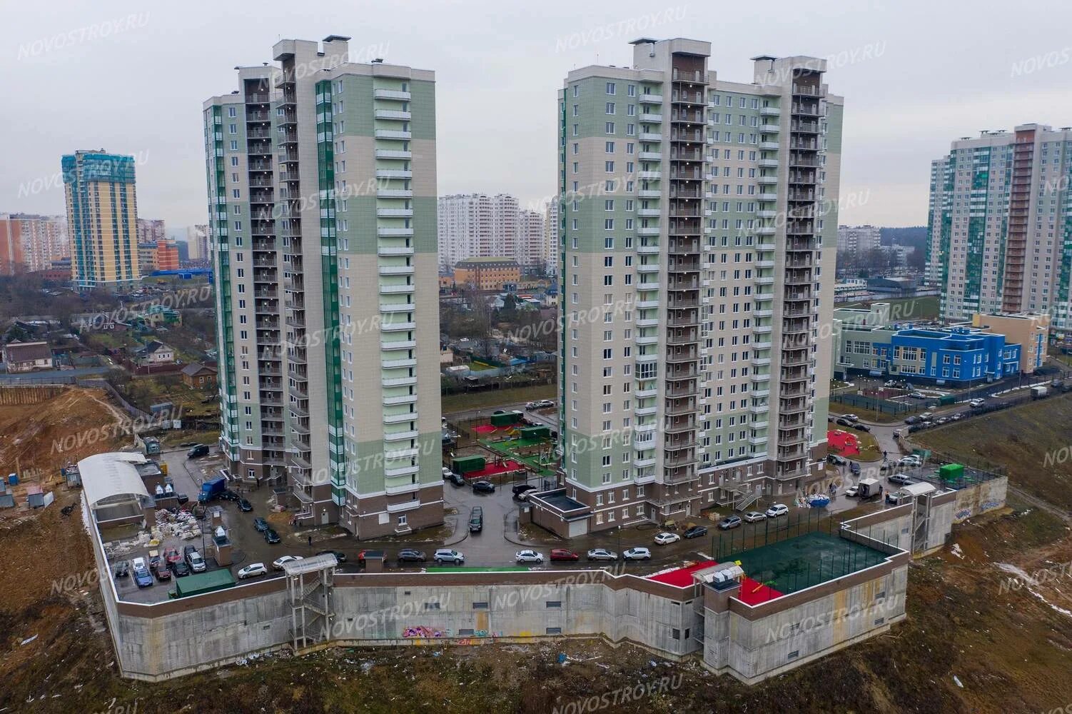 Жк изумрудные холмы. Жк изумруд. Жк изумруд. Изумрудный город новосибирск есенина. Изумрудный город новосибирск есенина.