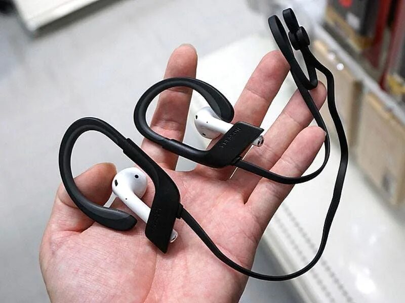 нашел беспроводные наушники на улице. девушка в наушниках. потерялся 1 блютуз наушник. нашел беспроводные наушники на улице. екатерина мацуцина.