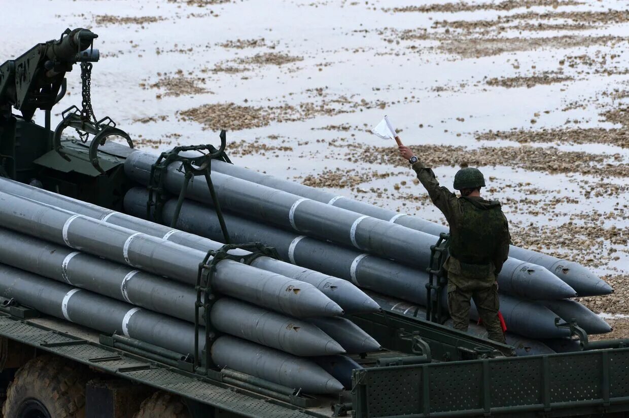 Заряд ольха рсзо. Рсзо торнадо ракета. Рсзо 300 мм торнадо с ракета. Заряд ольха рсзо. Рсзо торнадо ракета.