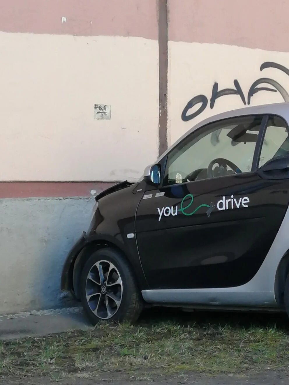 Каршеринг сити драйв машины. Youdrive каршеринг. Smart fortwo каршеринг. Smart fortwo coupe делимобиль. Каршеринг припарковался.