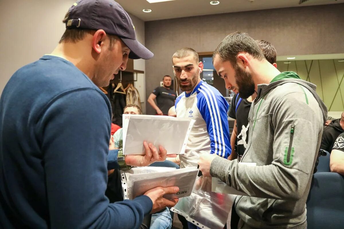 Мандатная комиссия. Мандатная комиссия юноши. Что такое мандатная комиссия на конференции. Газпром екатеринбург вакансии. Что такое мандатная комиссия в училище.