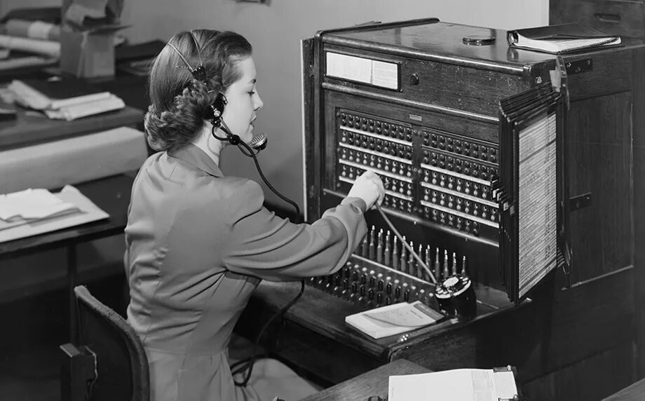 Белл). Телефонист 20 век. Телефонная станция белла 1882. Связи прошлого. Телеграф изобретатель эдисон т.