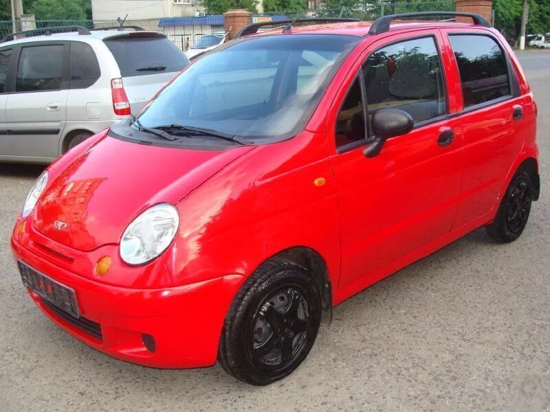 Дэу Матиз красный. Матиз Део 2007 автомат красный. Chevrolet Matiz 2013. Матиз красный 1.0.