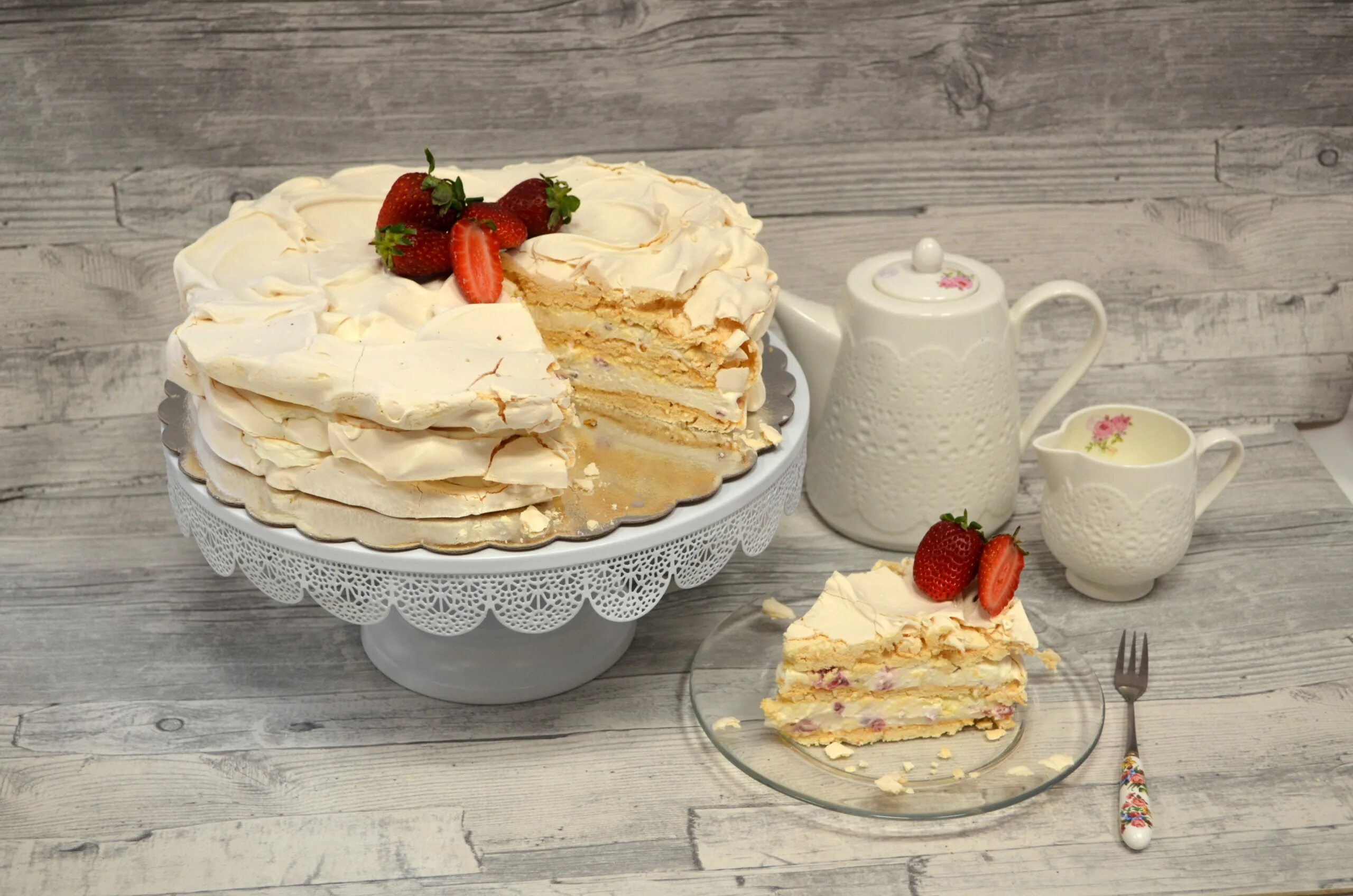 Крем для вафельного торта из готовых. Наполеон с белковым кремом. Крем Англез для торта. Торт из слоеных палочек. Маскарпоне.