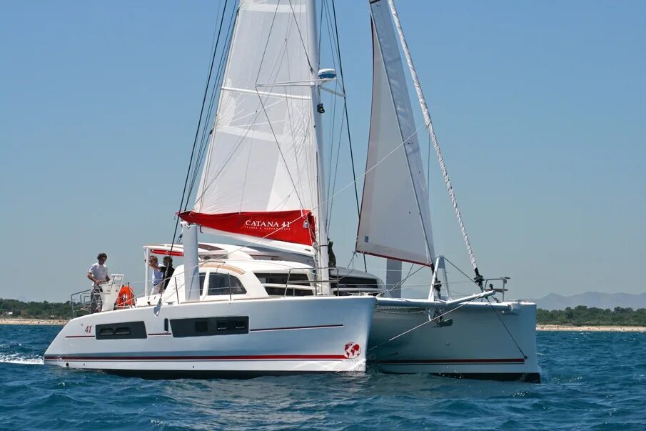 Catana cat рубеж. Catana 40 catamaran. Catana 47 carbon. Катамаран catana. Кот ниндзя стикер.