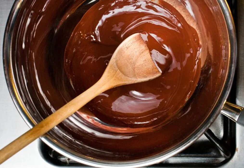 Поставь шоколад. Приготовление шоколада. Домашний шоколад. Приготовление горячего шоколада. Домашний шоколад из какао.