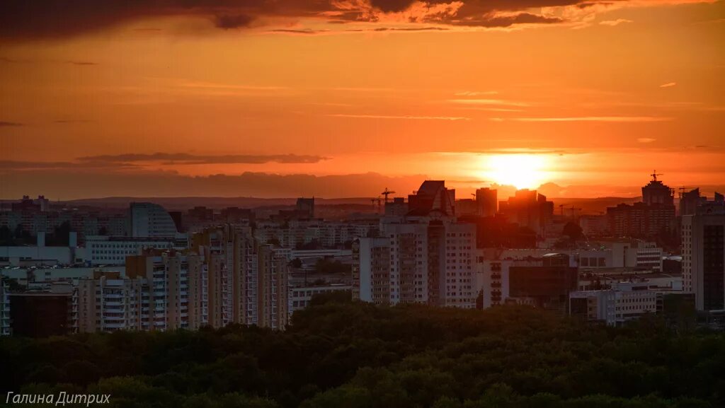 Минск закат фото. Закат в минске во въезде. Белоруссия закат. Закат над минском. Минск закат.
