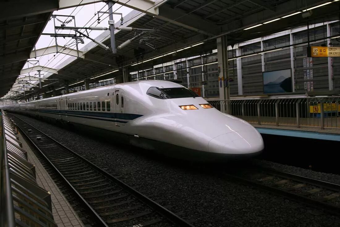 Tokyo speed. Поезд Токио Синкансен. Японский поезд Синкансен. Поезд Синкансен в Японии. Поезд пуля Синкансэн.