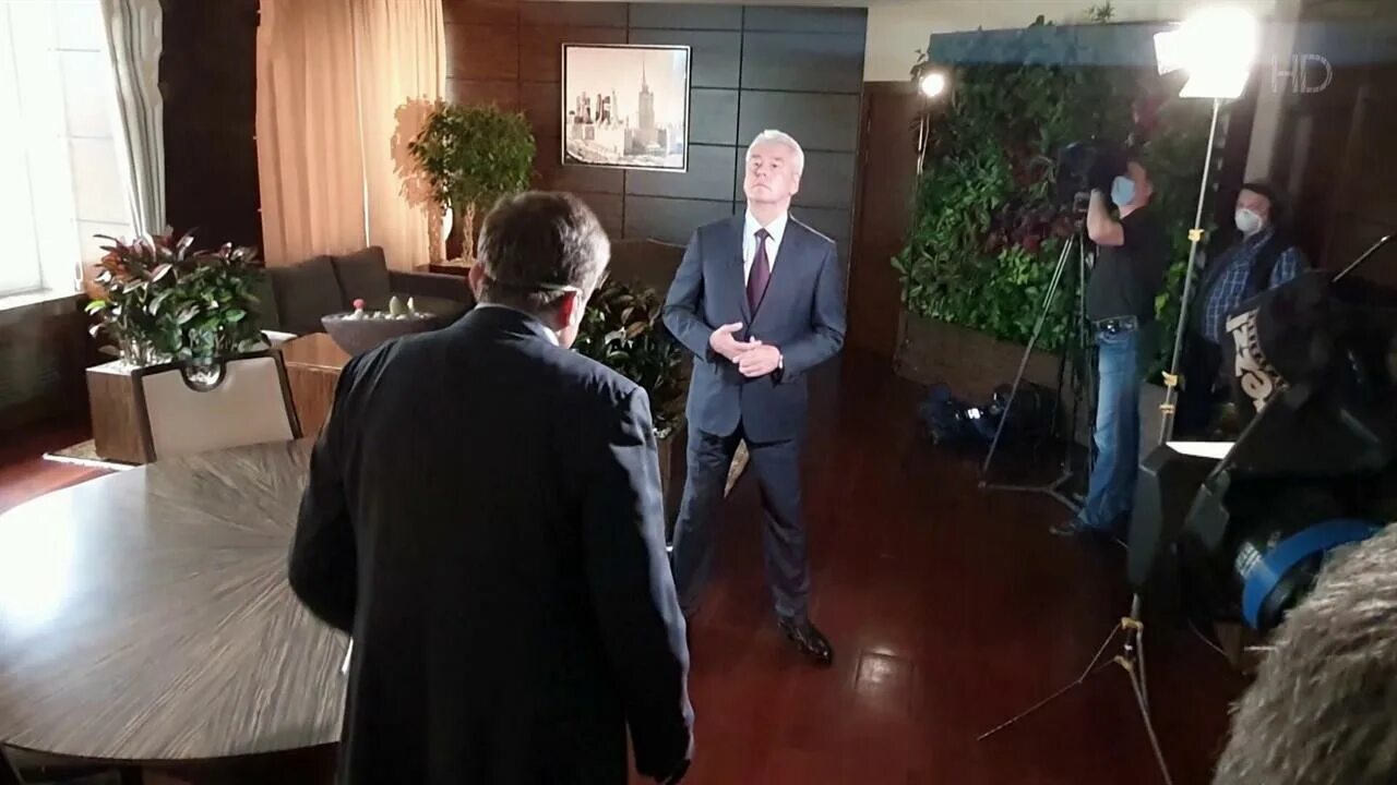 Интервью мэра. Собянин в мэрии. Интервью с мэром москвы. Интервью собянина. Первый канал собянин.