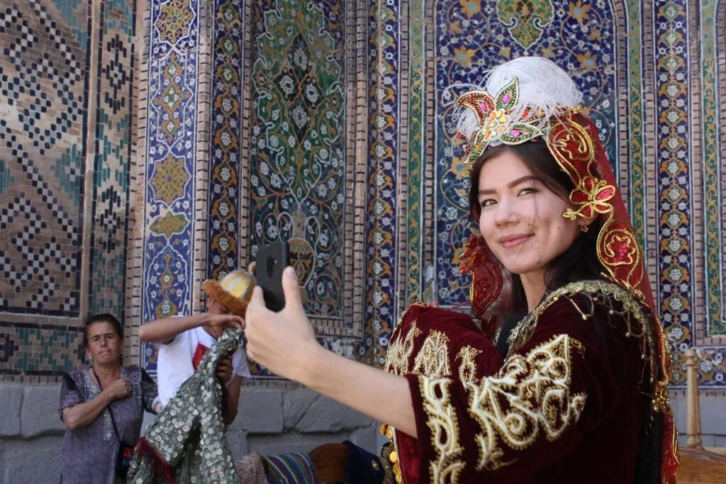 Выжившие сериал 2 серия. Омуралиева гулсанам. Игра на выживание кадры сериал 2020. Родком сериал 2020 стс. Самарканд экскурсовод.