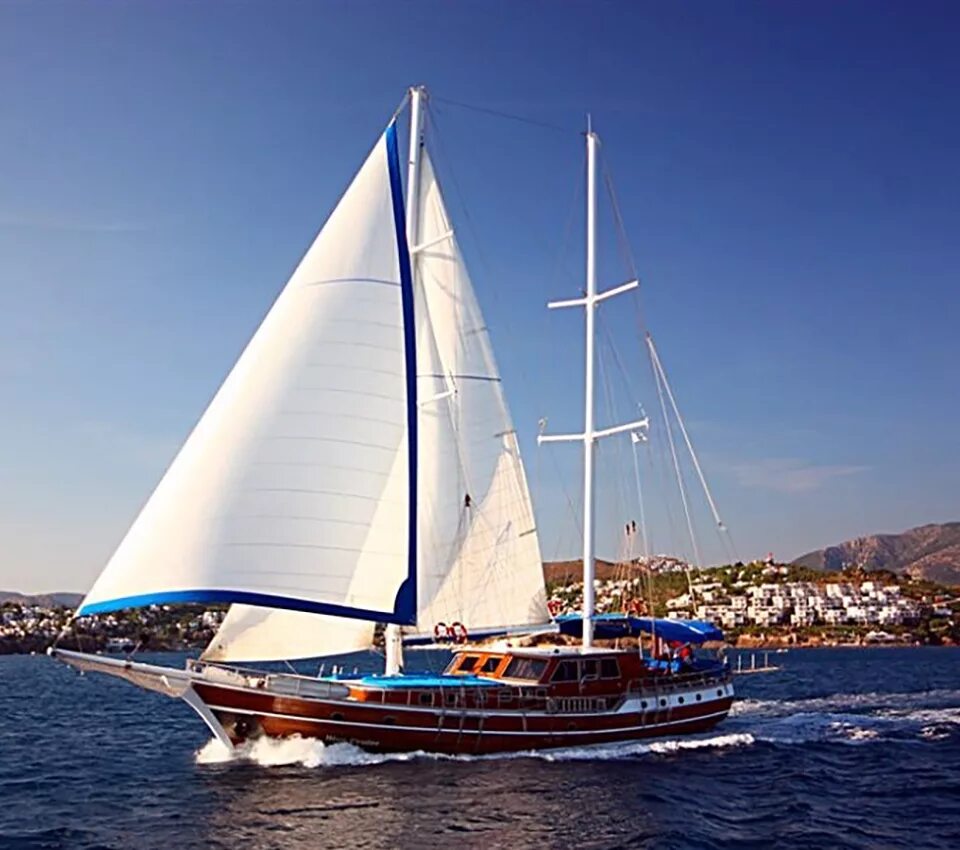 Парусная яхта финикия. Яхта парусная регата. Моро 2 класс море вышло 16 больших яхт а маленьких. Яхта катамаран lagoon 52. В мое вышло 16 больших яхт, а маленьких.