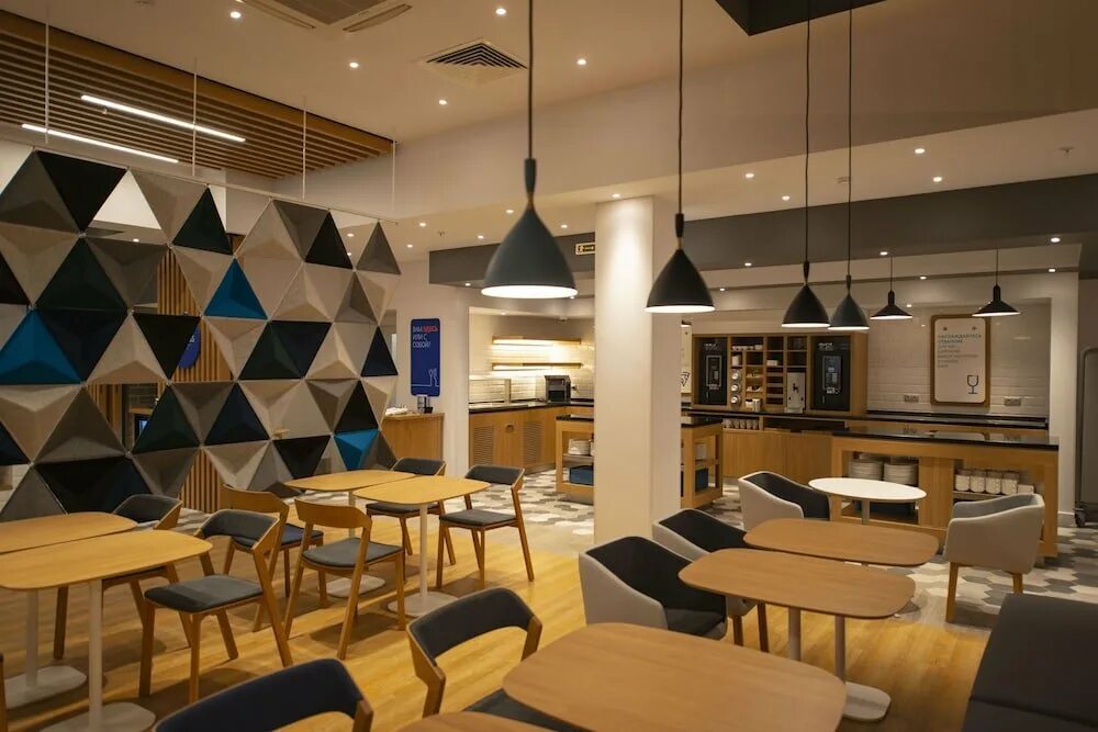 Express centers. Holiday inn express moscow khovrino. holiday inn express москва ховрино. холидей инн москва левобережная 12. гостиница холидей инн москва ховрино.