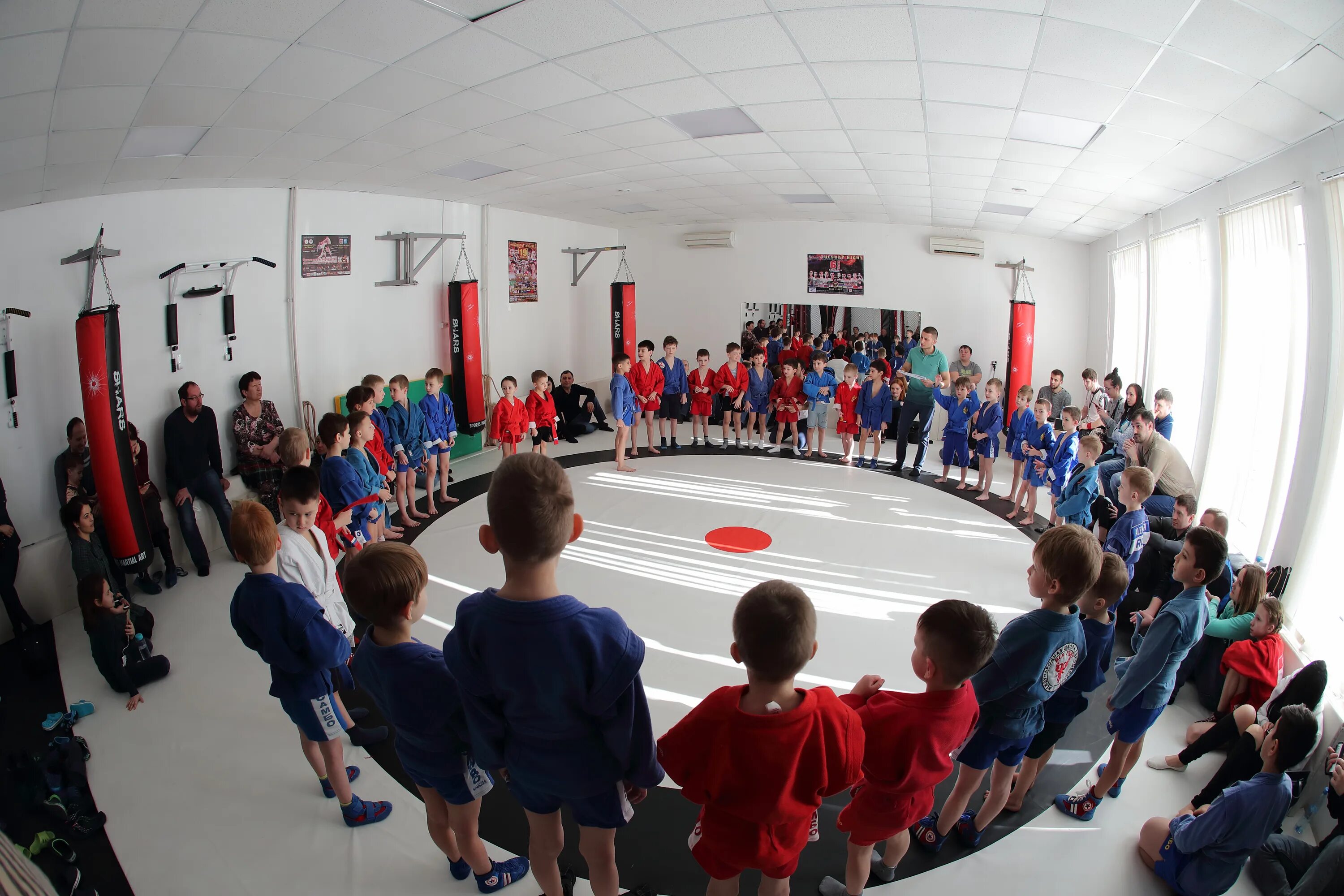 Мини футбол щелково. Спортивная школа авангард мытищи художественная гимнастика. Художественная гимнастика сш авангард мытищи. Художественная гимнастика мытищи авангард. Волейбол в школе.