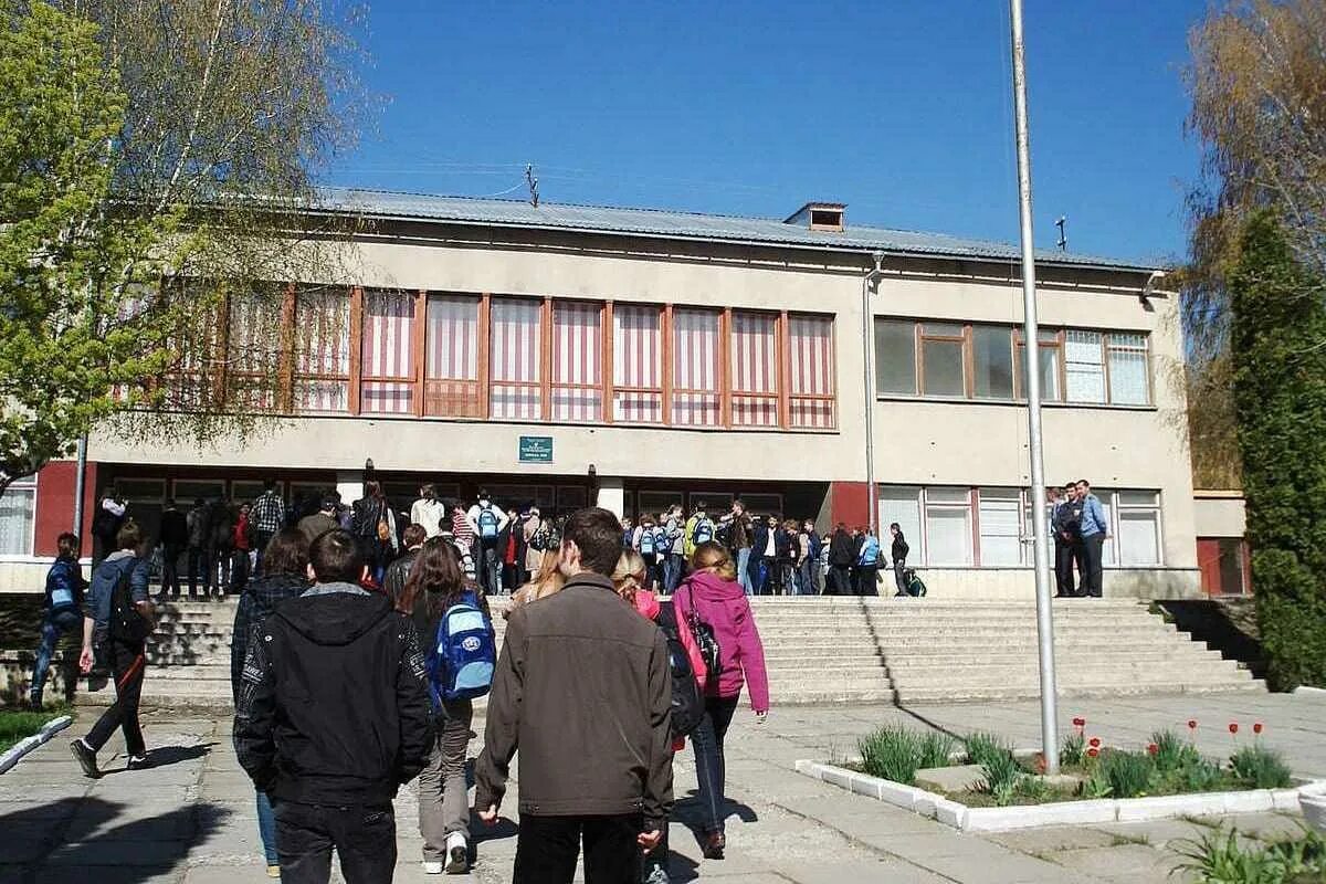Город кисловодск школа 17. Школа 2 кисловодск. Сайты школ кисловодска. 7 школа кисловодск. Школа 2 кисловодск.