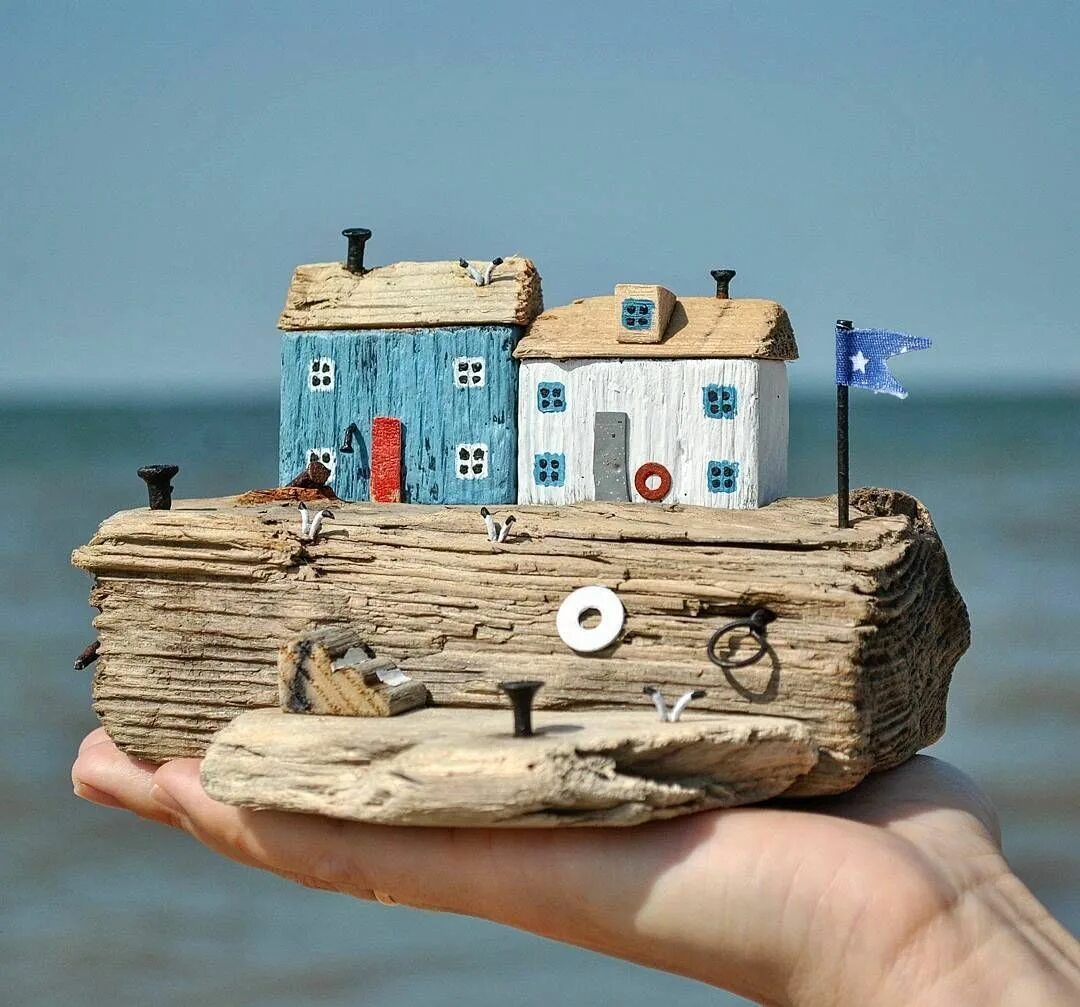 Дрифтвуд финский залив. Домики из деревяшек из моря. Морские домики из дерева. Домики из морских деревяшек.